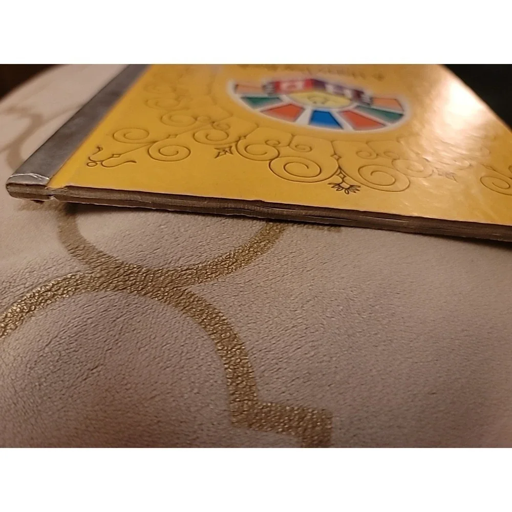 Love Never Ever Ends- A Happy Day Book
